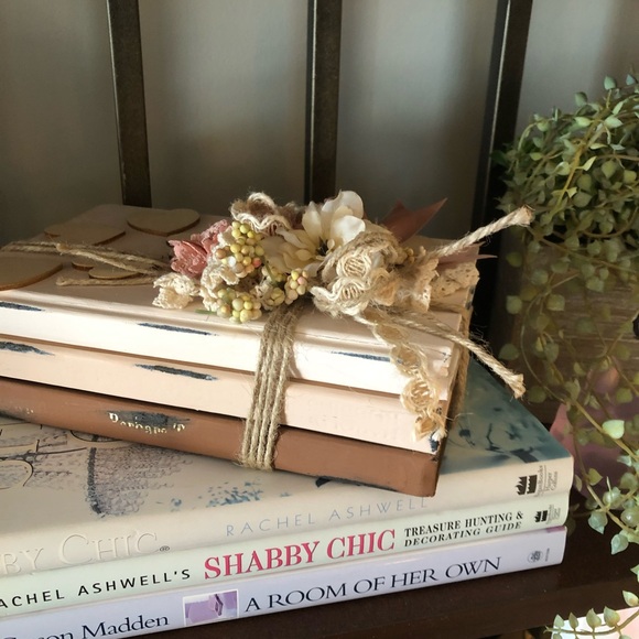 SALE🌸Adorable Book Stack🌸 - Picture 5 of 8